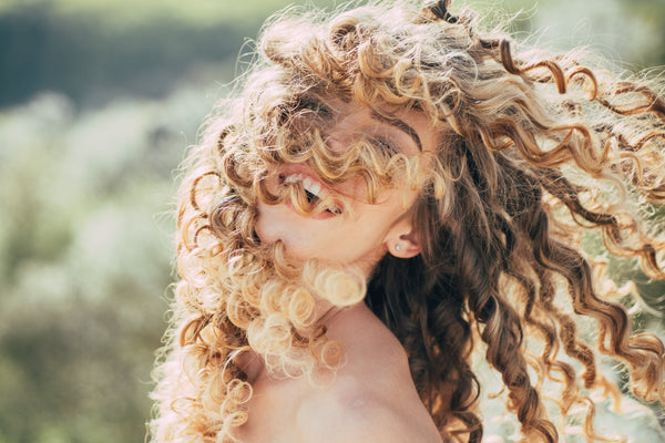 How to keep your curls hydrated and defined?